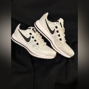 Nike Zoom Vomero 12 Black and White Sneakers